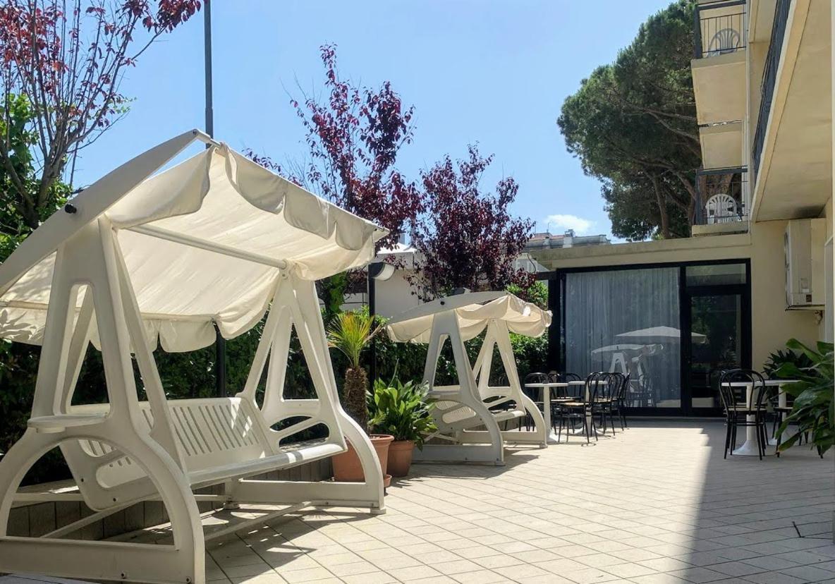 Hotel Villa Platani 리치오네 외부 사진